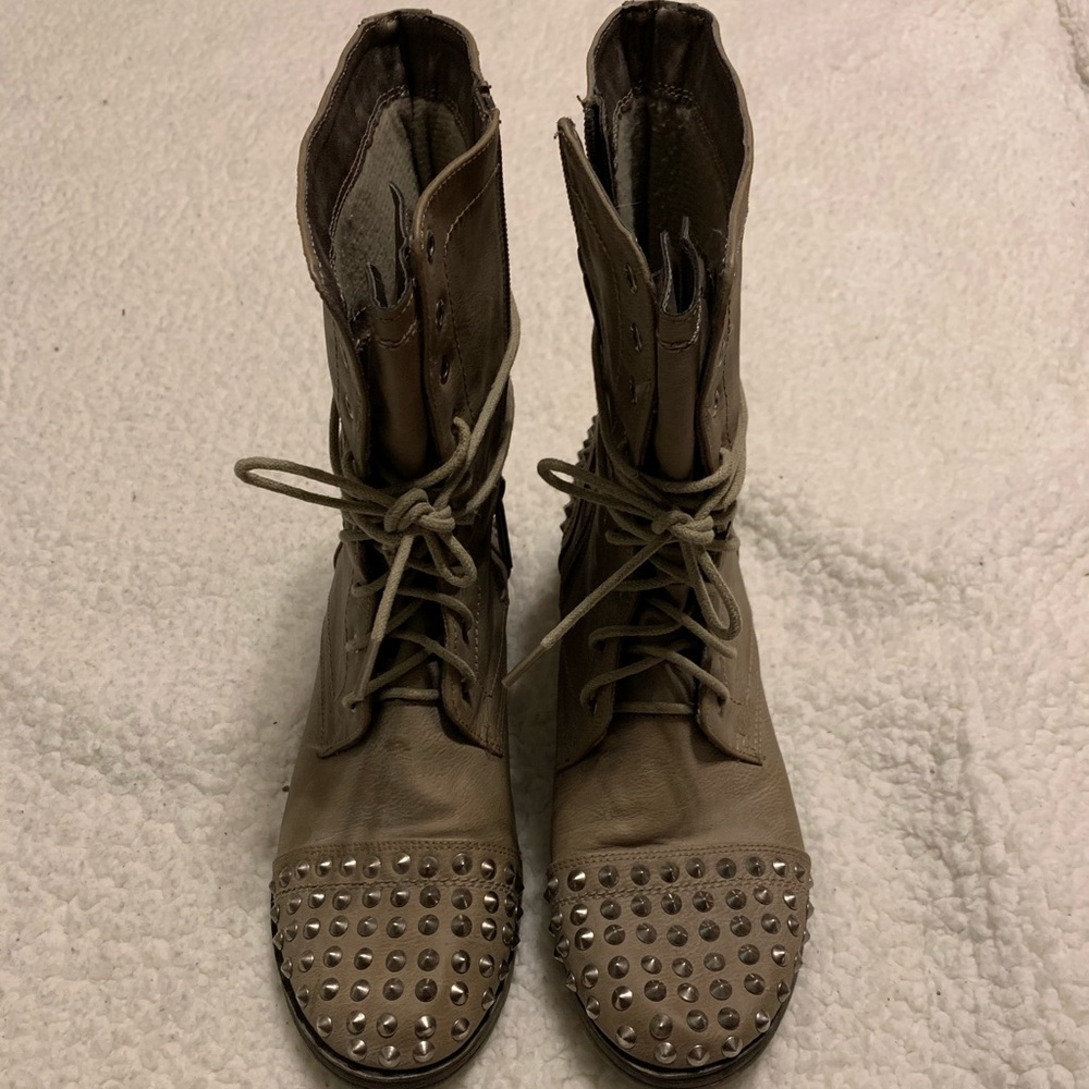 Combat boots